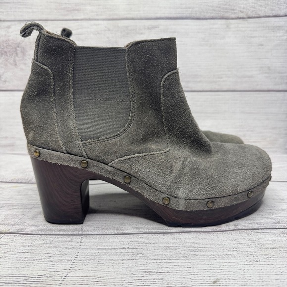 Clarks Women's Suede Gray Heeled Studded Clog Booties Size 6.5M Ankle Boots - Picture 1 of 6
